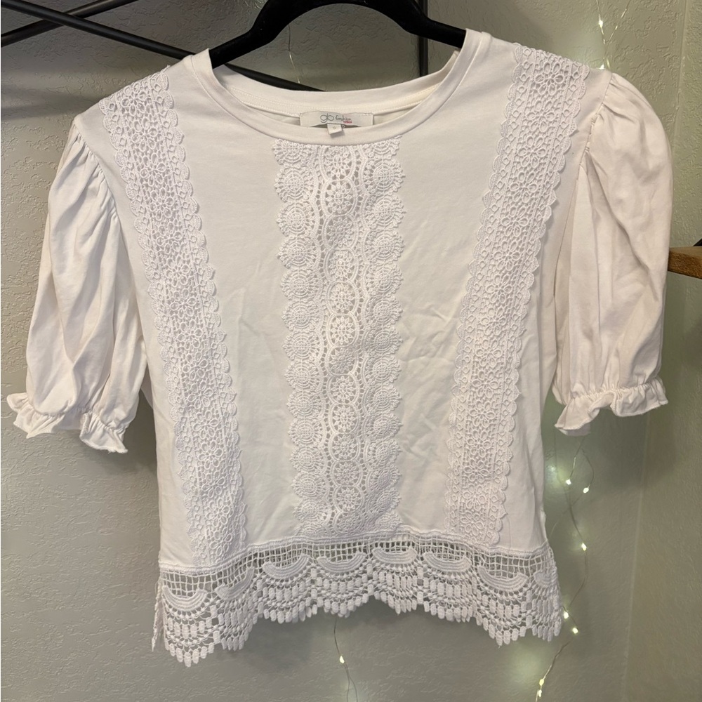 Francesca's Collections White Lace Trim Blouse
